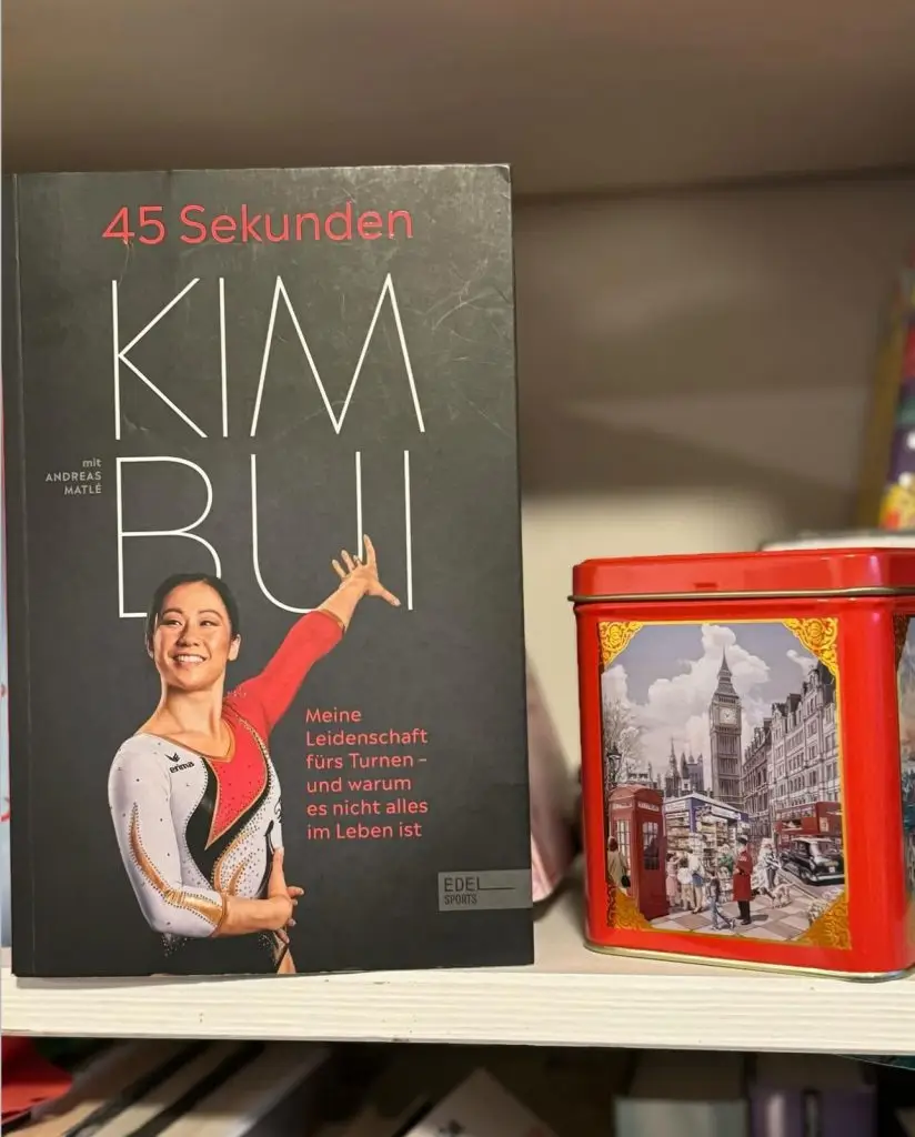 Auf dem Buchcover ist Kim Bui im Turnanzug zu sehen.