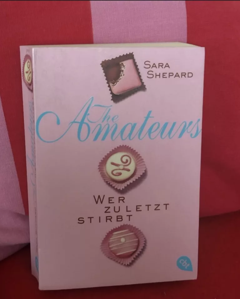 Das pinke Cover zeigt senkrecht angeordnete Muffins, dazwischen steht der Titel.