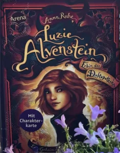 Das Cover ist in einem dunkelroten Farbton gehalten und zeigt die Hauptcharakterin im gezeichneten Comicstil.