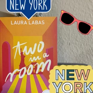 Das gelb-orange Cover zeigt die Silhouette der Freiheitsstatue im Hintergrund.