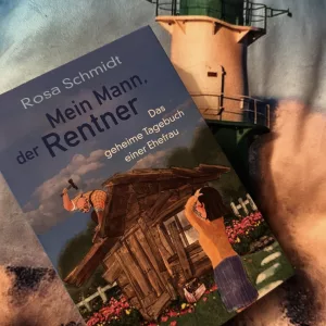 Mein Mann, der Rentner 1 Das Buch "Mein Mann, der Rentner" von Rosa Schmidt vor einem maritimen Hintergrund mit Leuchtturm.