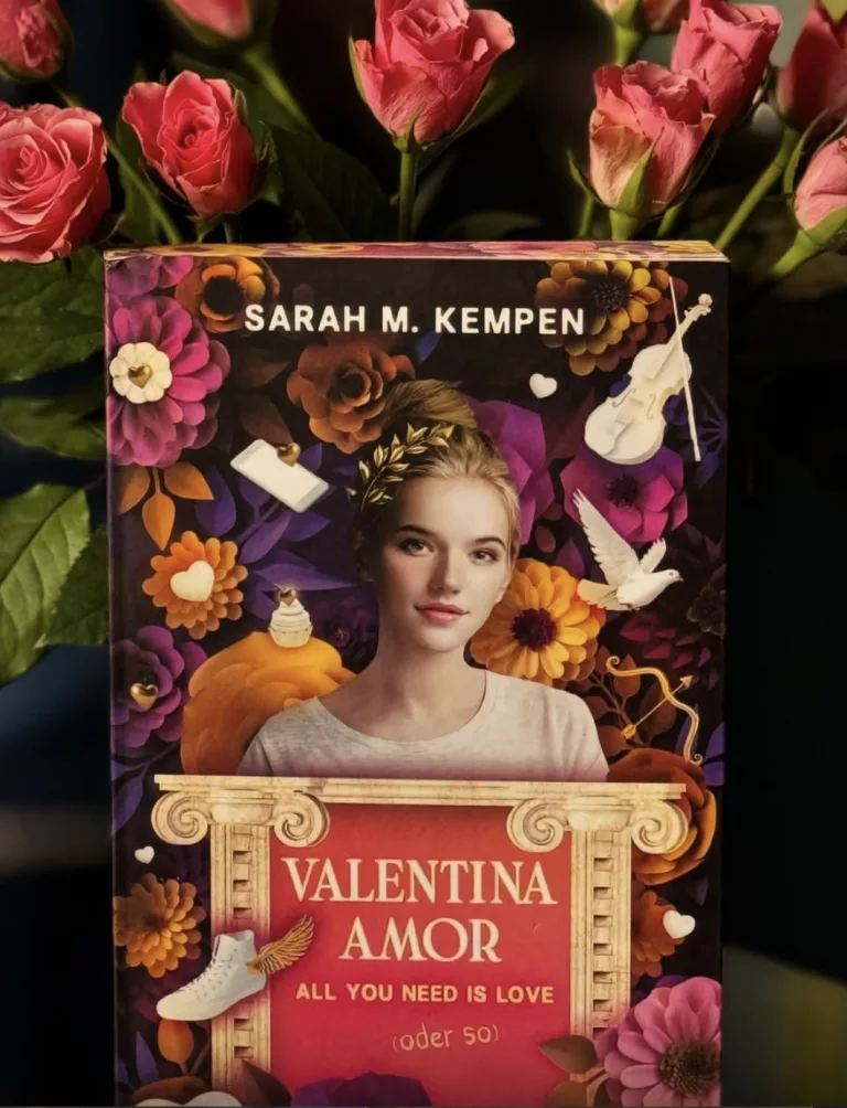 Auf dem Cover von Valentina Amor - All you need is love (oder so), sieht man eine junge Frau (Valentina) umgeben von bunten Blüten und der Silhouette eine Violine und einer weißen Taube.