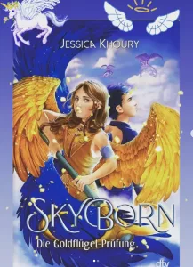 Skyborn: Die Goldflügel-Prüfung 1 Das Buchcover von „Skyborn - Die Goldflügel-Prüfung“ von Jessica Khoury zeigt im Zentrum ein Mädchen und einen Jungen im Anime-Stil mit prächtigen, gelb-goldenen Flügeln. Das Mädchen im Vordergrund blickt entschlossen nach vorne und hält einen Stab, während der Junge hinter ihr in die Ferne schaut. Sie befinden sich über den Wolken unter einem blauen Himmel, in dem weitere geflügelte Wesen fliegen. Der Titel „SKYBORN“ prangt in großen, silbernen Buchstaben über dem Untertitel. Am oberen Bildrand sind spielerische Illustrationen eines Einhorns und Engelsflügeln mit Heiligenschein hinzugefügt.